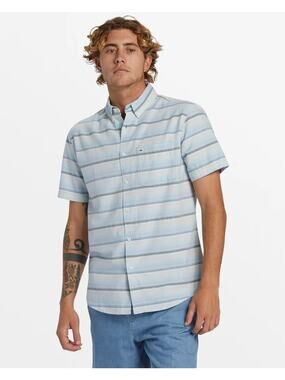 Quiksilver Men's XXL Oxford Stripe Short Sleeve Classic Button Down Shirt K22-23